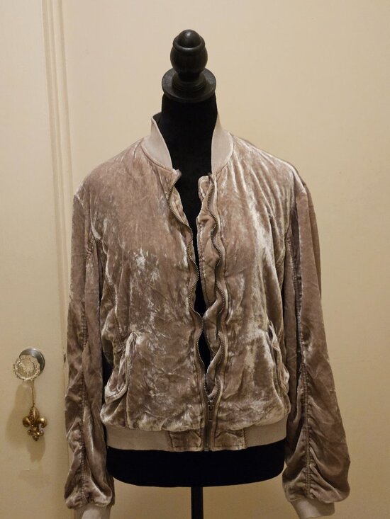 Free People Jackets & Blazers - Free People Ruffled Champagne Velvet Velvet Zippered Jacket. Small